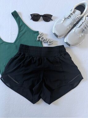 lululemon athletica Black Women's Hotty Hot High Rise Lined 2.5” shorts